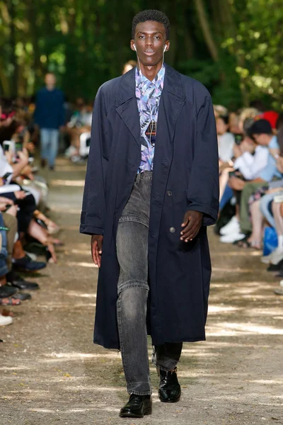 Look 15